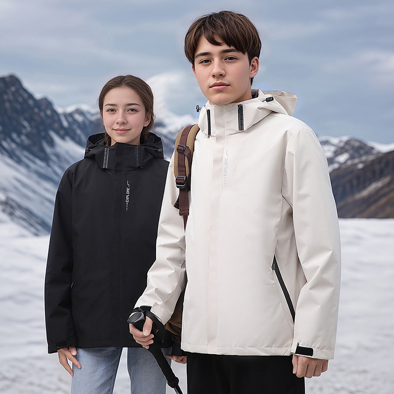 户外情侣冲锋衣羽绒服防风男女通勤纯色百搭秋冬季新款连帽外套男