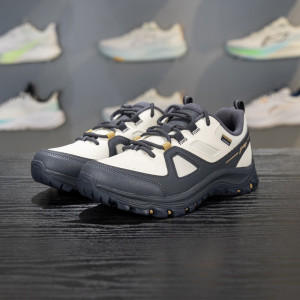 李宁 经典休闲鞋 女子2025新款运动潮流系列反光耐磨运动鞋AGCV416-2 黑白拼色 37码