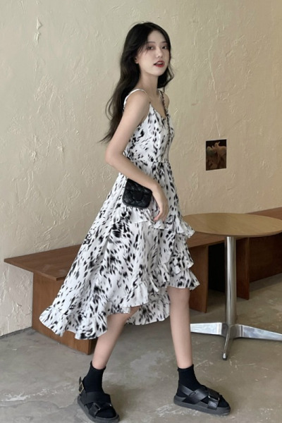 法式初恋温柔风碎花吊带连衣裙女夏季设计感小众小个子气质长裙子