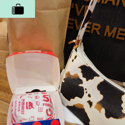 小悦家原创 你绿精心准备 奶牛腋下法棍包手提包=IAC设计自制NEW LAKE 奶牛纹女士单肩包