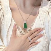 新中式国风绿色几何吊坠绿件花头无事牌项链女2025新款锁骨链颈链送女朋友老婆情人节七夕生日礼物