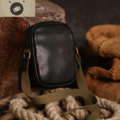 疯马皮男士真皮单肩斜挎包头层牛皮迷你小包手机包复古日系小挎包艾狄伊娃