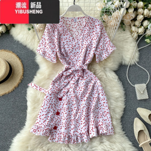 YIBUSHENG小个子连衣裙2020新款季甜美爱心印花喇叭袖系带收腰短款初恋裙
