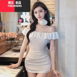 YIBUSHENG纯欲白色荷叶边一字肩连衣裙女季2024新款修身显瘦褶皱包臀短裙
