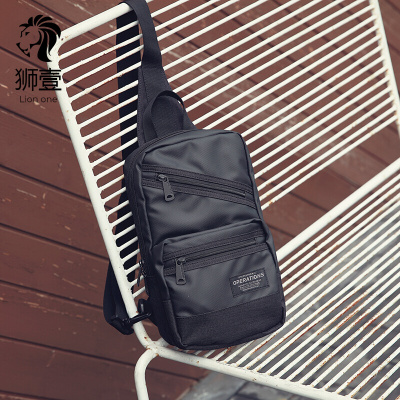 狮壹（Lionone）新款潮牌简约胸包男士户外斜挎单肩包休闲邮差包帆布运动背包潮包