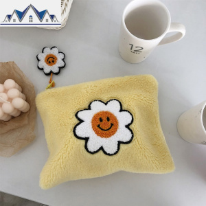 韩国ins色太阳花羊羔毛柔软化妆包女拉链手包毛茸可爱收纳包 三维工匠 黄色（送同款花朵挂件）