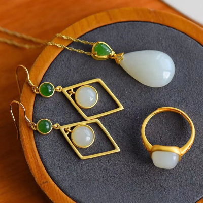 梦玉盈s925银镶和田玉套装水滴吊坠耳坠戒指三件套默认颜色