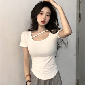 设计感纯色显瘦短袖T恤女夏装休闲打底衫U领上衣女装