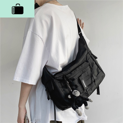单肩包男斜挎包男生大容量休闲邮差包酷挎包潮牌运动机能工装包女NEW LAKE