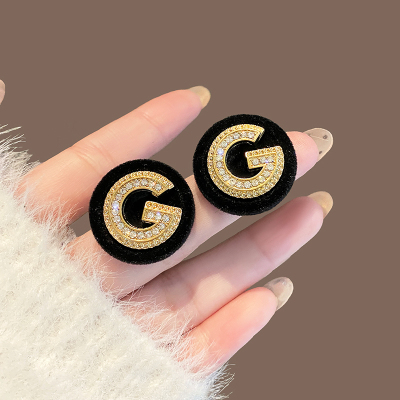 小香风字母耳钉女2024新款轻奢复古港风耳环高级感小众耳饰送女朋友老婆情人节七夕生日礼物